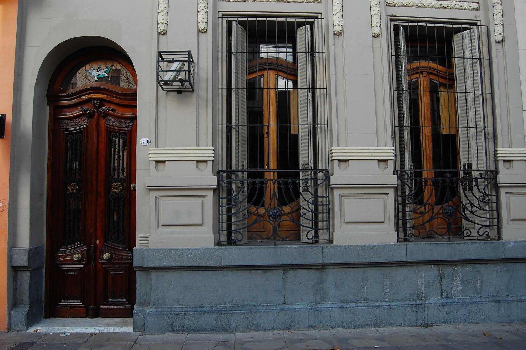 Sabatico Travelers Hostel & Guesthouse Buenos Aires Exterior photo